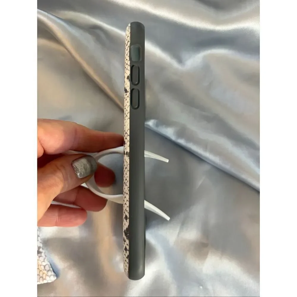 Loopy iPhone XS Phone Case Snake-Print with Matching Microfiber Cover - Picture 4 of 6